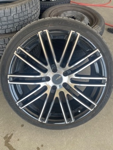 車のパーツ タイヤ、ホイール