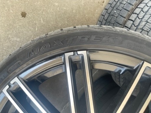 車のパーツ タイヤ、ホイール