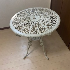 アンティークバルコニーテーブルの画像