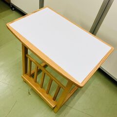 【新品 未使用品】関家具 サイドテーブル ミルファ ホワイト 収納付き 欧米テイスト 参考価格25300円(ZNS)の画像