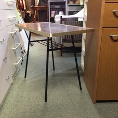 【再掲載】レトロなサイドテーブル【F00646】の画像