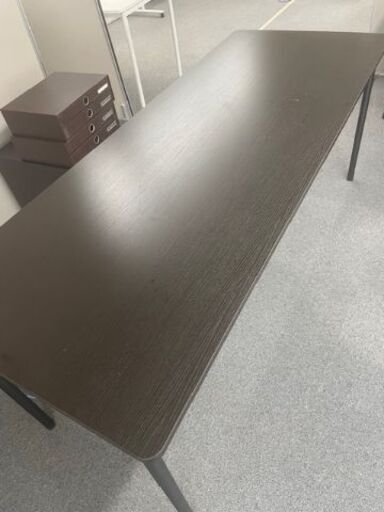 オフィス用　デスク　机　　こげ茶色　横幅180センチ　奥行き70センチ　高さ70センチ