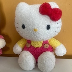 キティーちゃんのぬいぐるみの画像