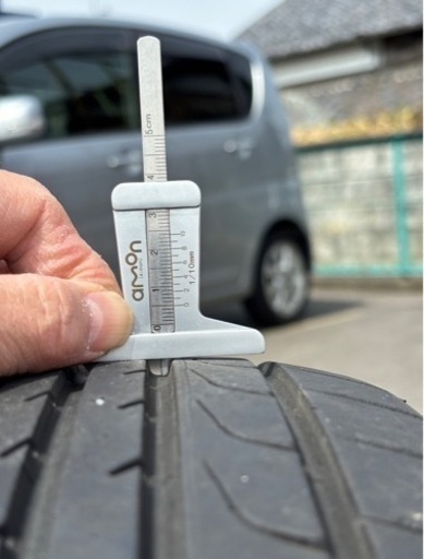 車のパーツ タイヤ、ホイール