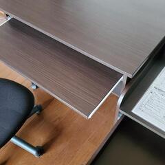 パソコンデスク、デスクワゴン、チェア、LEDライト　４点セットの画像