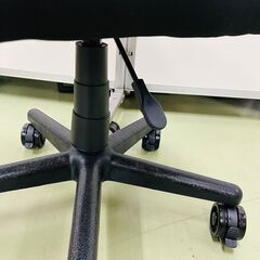 【新品 未使用品】関家具 ゲーミングスツール グレッチャー 高さ調節可能 ブラック(ZIG) の画像