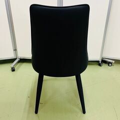 【新品 未使用品】関家具 デスクチェア トット ブラック レザー ダイニングチェア 肘無(ZNC) の画像