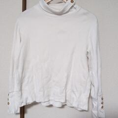 ボタン付きタートルネック