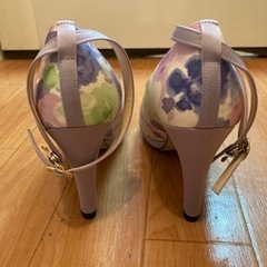 （再値下げ）未使用　22.5センチ　9センチヒールの画像