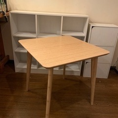 バンブー素材のダイニングテーブルの画像