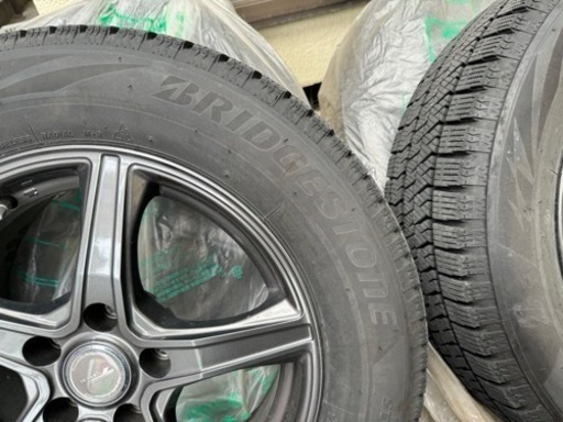 車のパーツ タイヤ、ホイール
