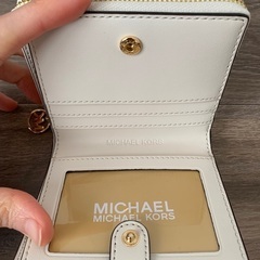 MICHAEL KORSの折りたたみ財布の画像