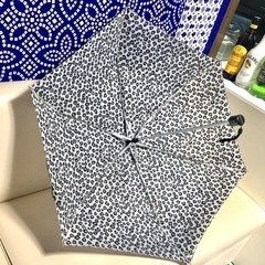 【新品】折りたたみ雨傘　ヒョウ柄の画像