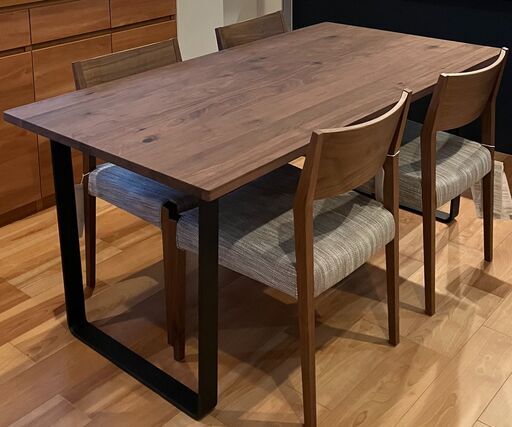 【新品】大塚家具ダイニングテーブル　フィルプラス　ウォールナット　無垢材　飛騨高山