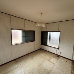 【家賃2.9万円】【初期費用は初月家賃のみ‼️7年住んだら無料で差し上げます！】立派なカーポート付き🚙 近鉄大阪線 美旗駅徒歩26分 5DK庭付きの賃貸戸建て🏠 フリーレント1ヶ月！敷礼ゼロ、仲介手数料ゼロ、外国人＆大人数OK‼️ ペット&DIY可‼️ - 伊賀市