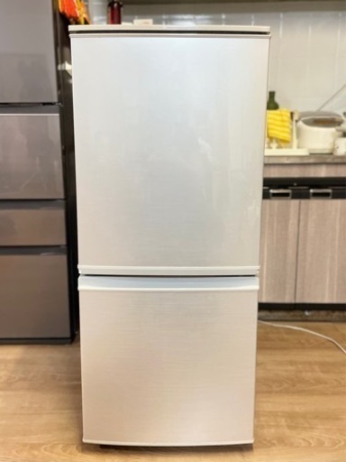 美品　シャープ　SHARP 冷蔵庫　容量137L