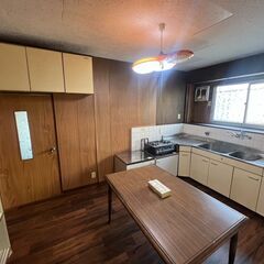 【入居者大募集！】広々５LDK！２階戸建て！駅徒歩4分！車庫付き・池のある日本庭園付き・屋上付き！家賃７万円！ − 大阪府