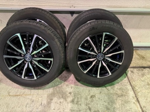 車のパーツ タイヤ、ホイール