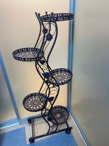 車輪付きプランタースタンド