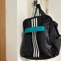 adidas ボストンバッグの画像