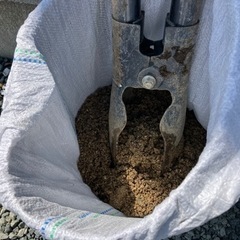 土嚢袋入りの土、貰ってください