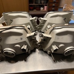 キャラバン　E25 純正ヘッドライト と海外製ヘッドライトの画像