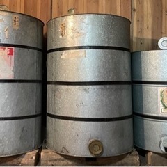 １つ3000円　米穀貯蔵缶　　　