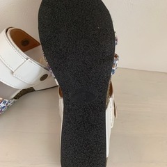 新品　サンダル　フラワー（white）の画像