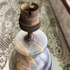 石のオブジェの画像