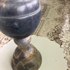 石のオブジェの画像