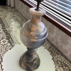 石のオブジェの画像