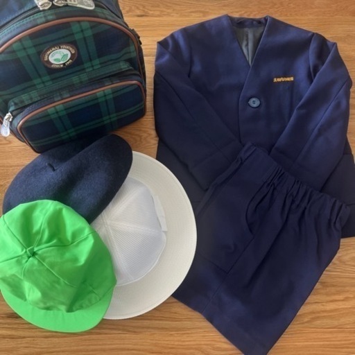 幼稚園制服 ほぼ新品