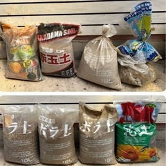 ボラ土複数、赤玉土、花の土　欲しい
