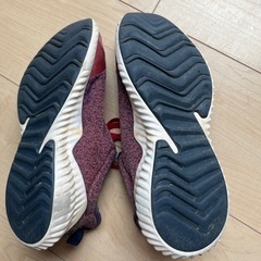 スニーカー　22センチの画像