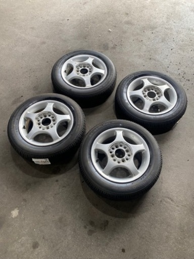 車のパーツ タイヤ、ホイール