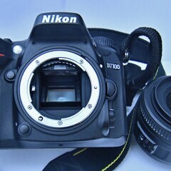 ○レンズ付き 一眼レフ(^^♪○ニコン D7100/35mm 単焦点レンズ 中古