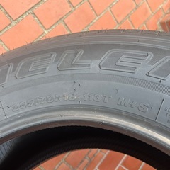 ブリヂストン DUELER H/T 685 255/70R18 113T ジープラングラーブタイヤの画像