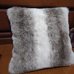 ムートンクッション 美品 【定価4000円程度】
