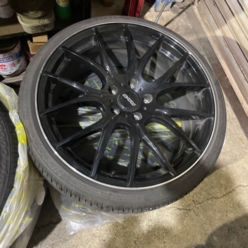 車のパーツ タイヤ、ホイール