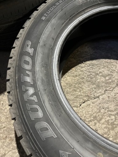 車のパーツ 215 65 R16