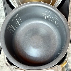 2021年製 Panasonic 可変圧力IH炊飯器 SR-MPA101の画像