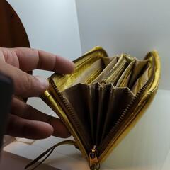 金の長財布の画像