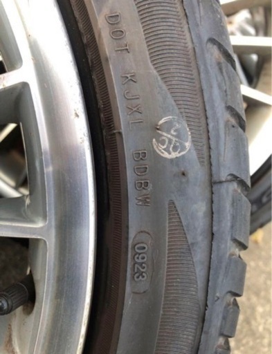 車のパーツ タイヤ、ホイール