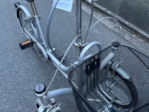 52　全車両格安販売‼️フロント大人用　3輪車　ブリヂストン