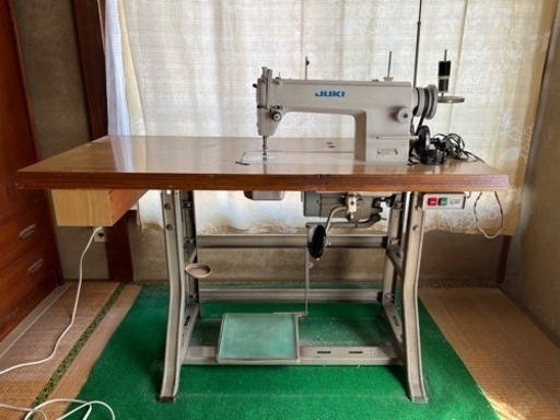 【引取り限定】工業用ミシン juki ddl-5530n  職業用　机付き　　
