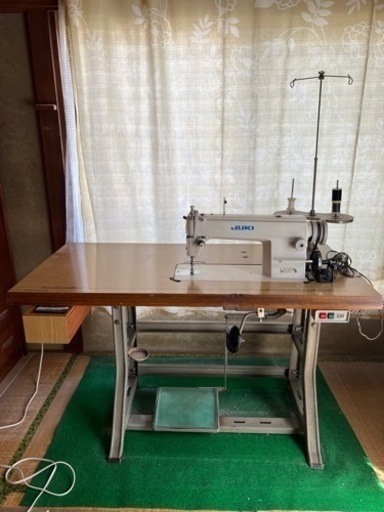 【引取り限定】工業用ミシン juki ddl-5530n  職業用　机付き