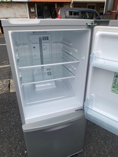 北九州市内配送無料　保証付き　パナソニック 138L パーソナル冷蔵庫 2ドア 右開き シルバー NR-B149W-S