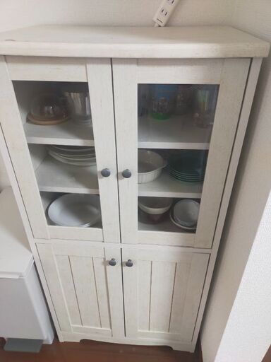 [募集中!]白い木目デザインの食器棚(IKEA)