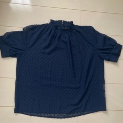 透け感水玉柄ブラウス