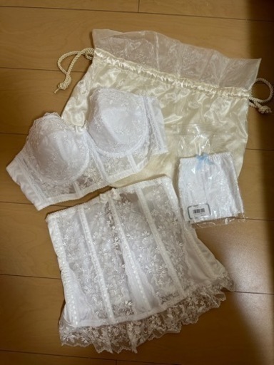 セモアブライダルインナーE70/64/L